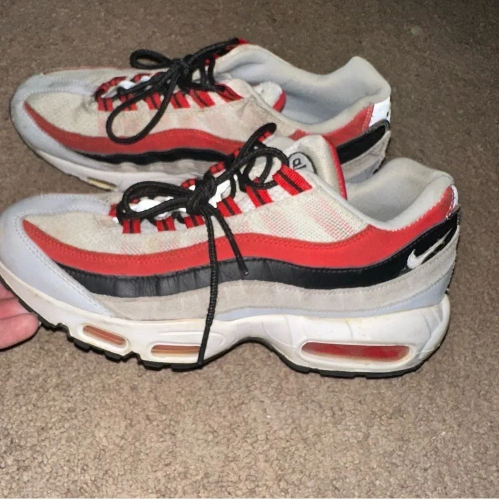 Nike White and Red Sneakers with Black Details